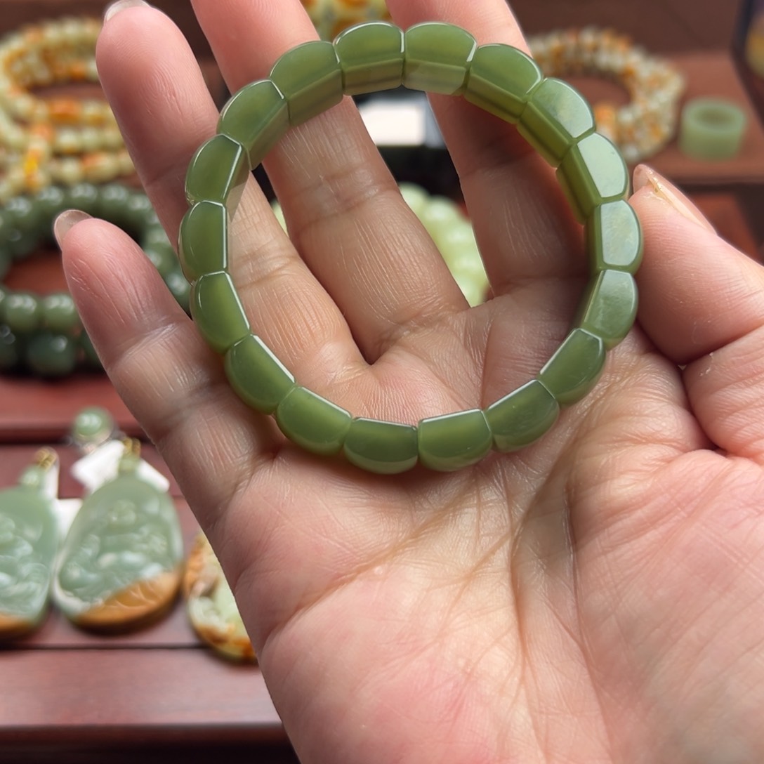 岫岩老玉（透闪石质玉）手牌未镶嵌长*生