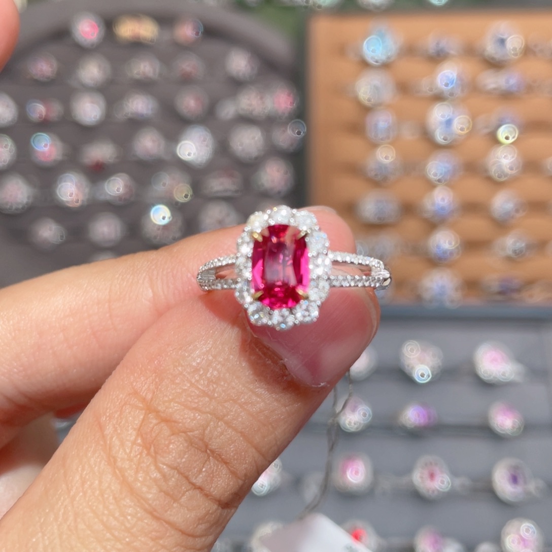尖晶石戒指18K金镶嵌0.86ct 无烧绝地
