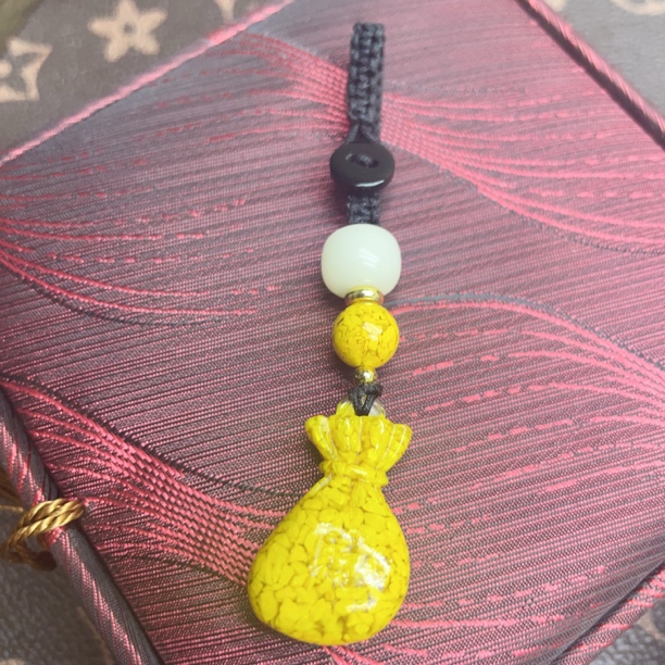 含辰砂工艺品含辰砂工艺品雄黄福袋钥匙扣