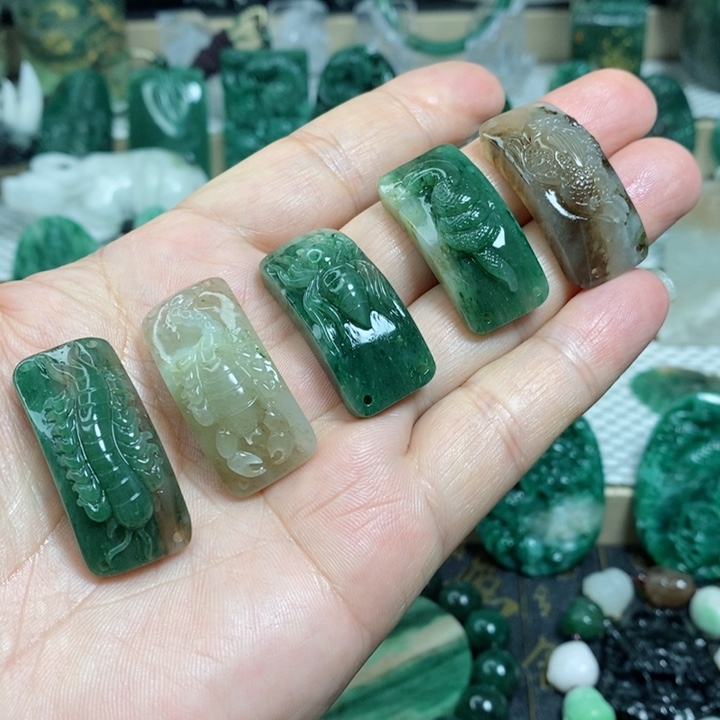 未镶嵌独山玉颈饰