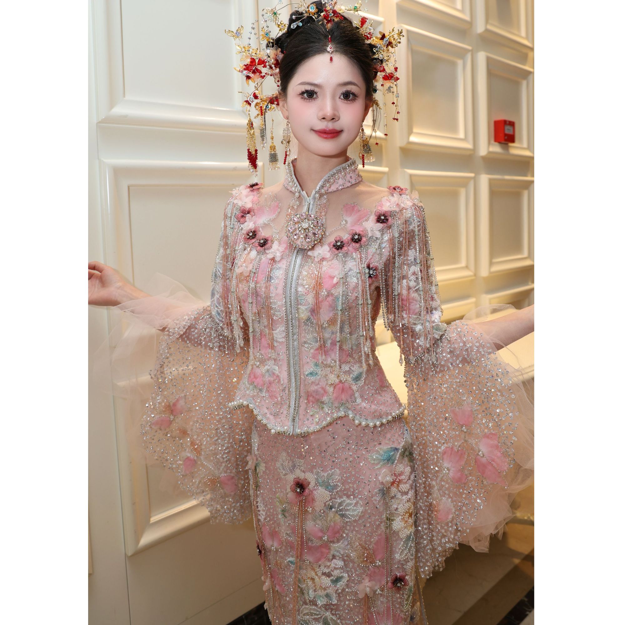 奢华风薄款女士秀禾服女