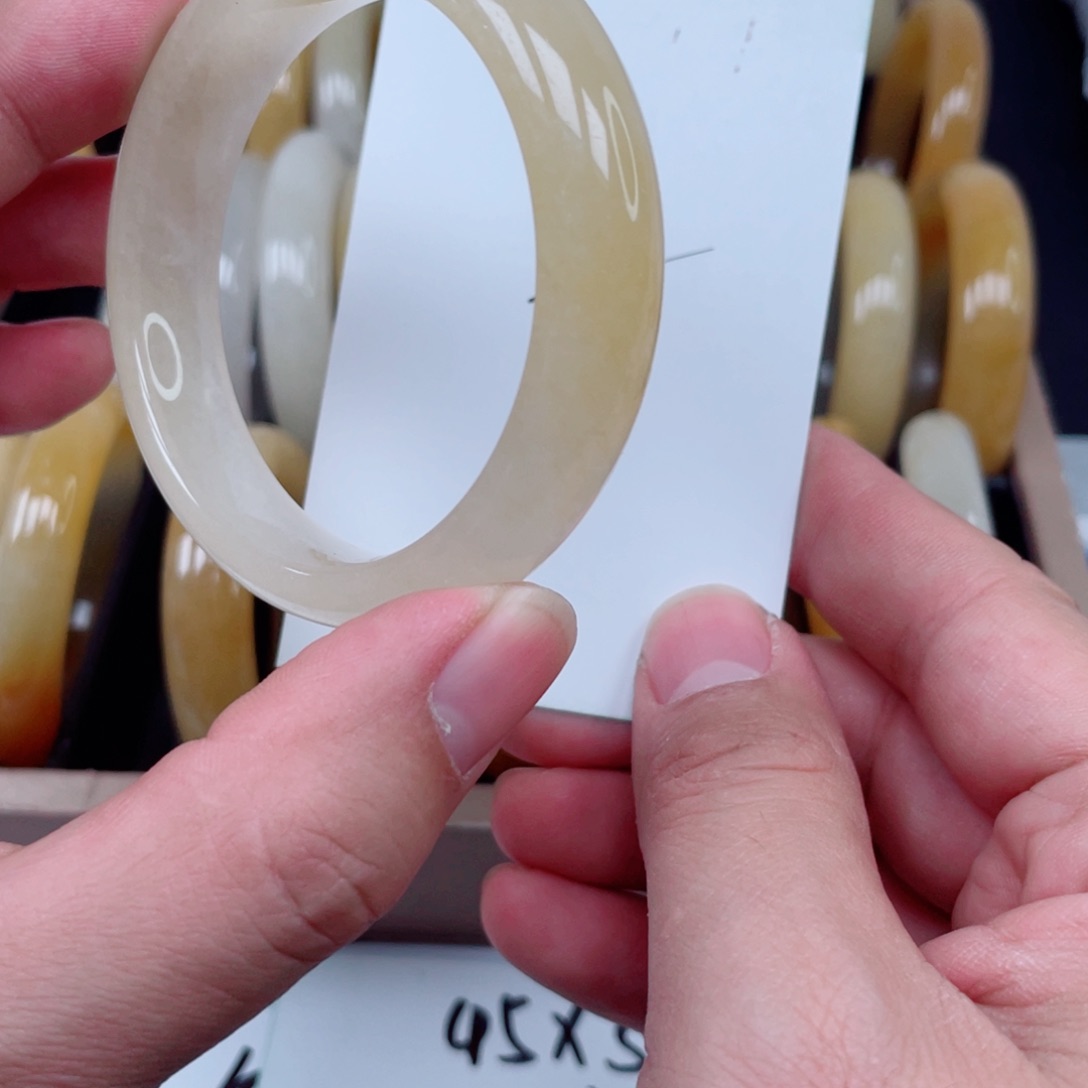 石英质玉手镯未镶嵌