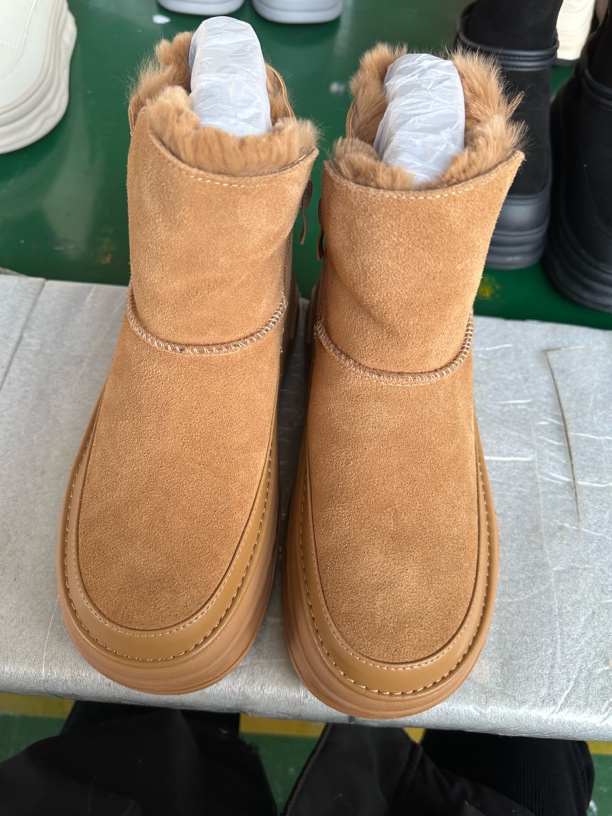 668真皮加厚雪地靴