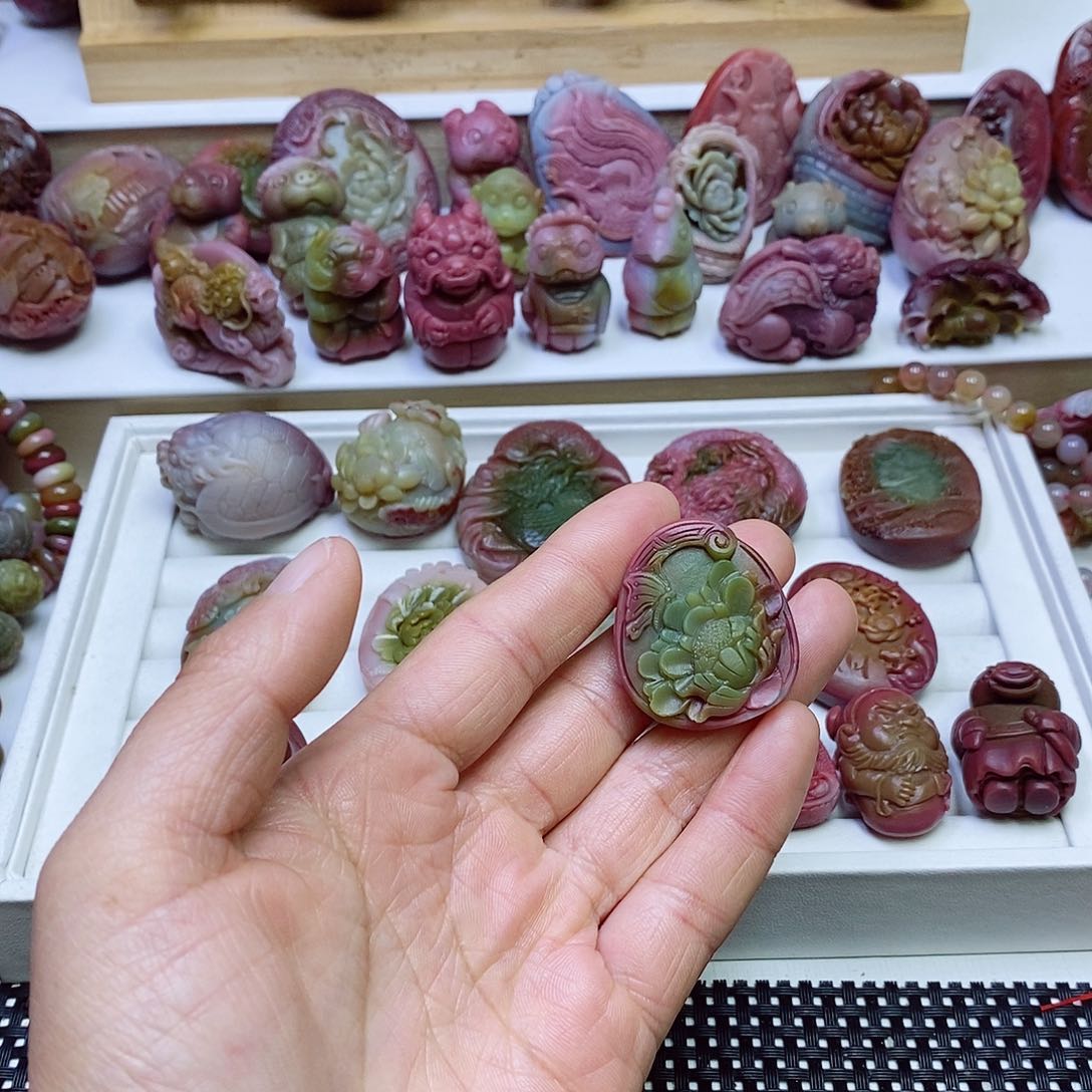 玛瑙/玉髓盐源玛瑙吊坠未镶嵌