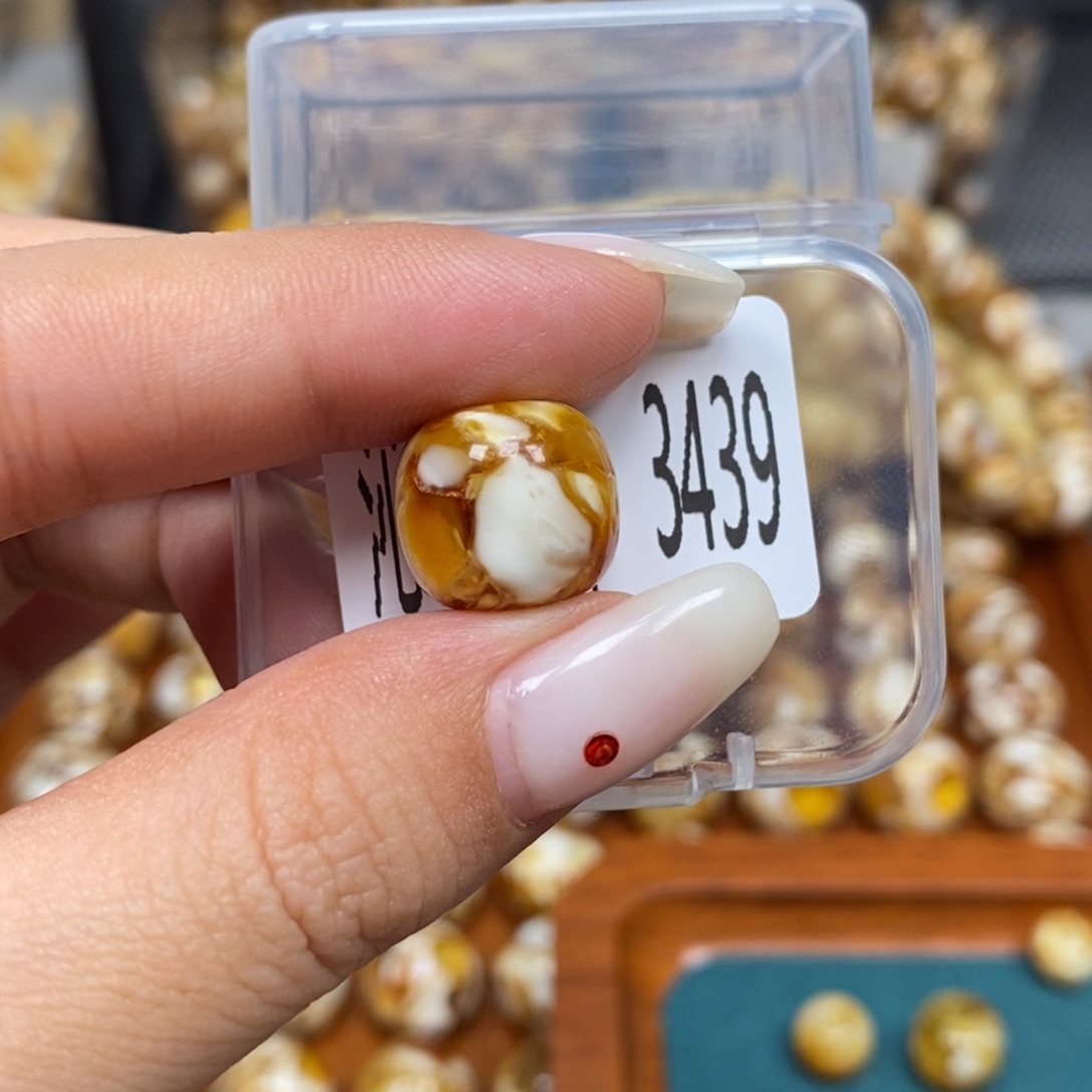 蜜蜡未镶嵌珠宝奇石3439