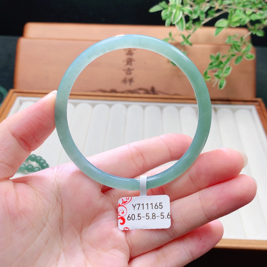 未镶嵌手镯（圆镯）翡翠