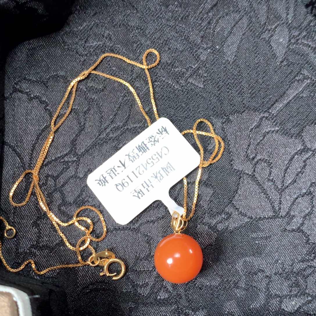 南红玛瑙圆珠吊坠足银镶嵌