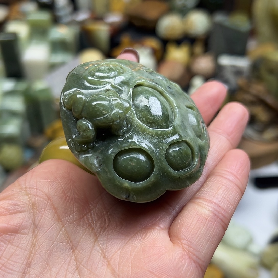 岫岩河磨玉（透闪石质玉）未镶嵌颈饰河磨玉莲藕