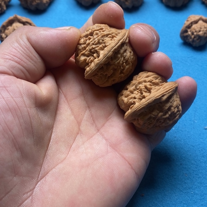 核桃兴隆野生文玩核桃把件