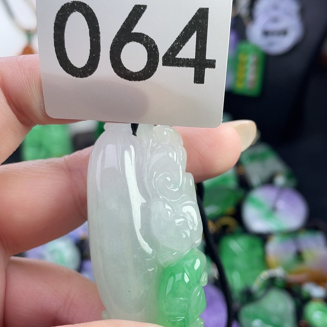 翡翠未镶嵌吊坠(赠链)