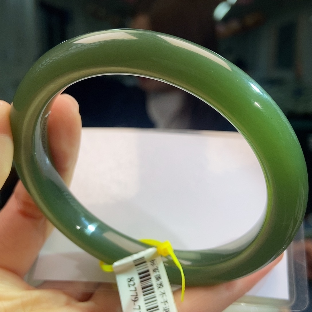 和田玉手镯未镶嵌澄**毅65