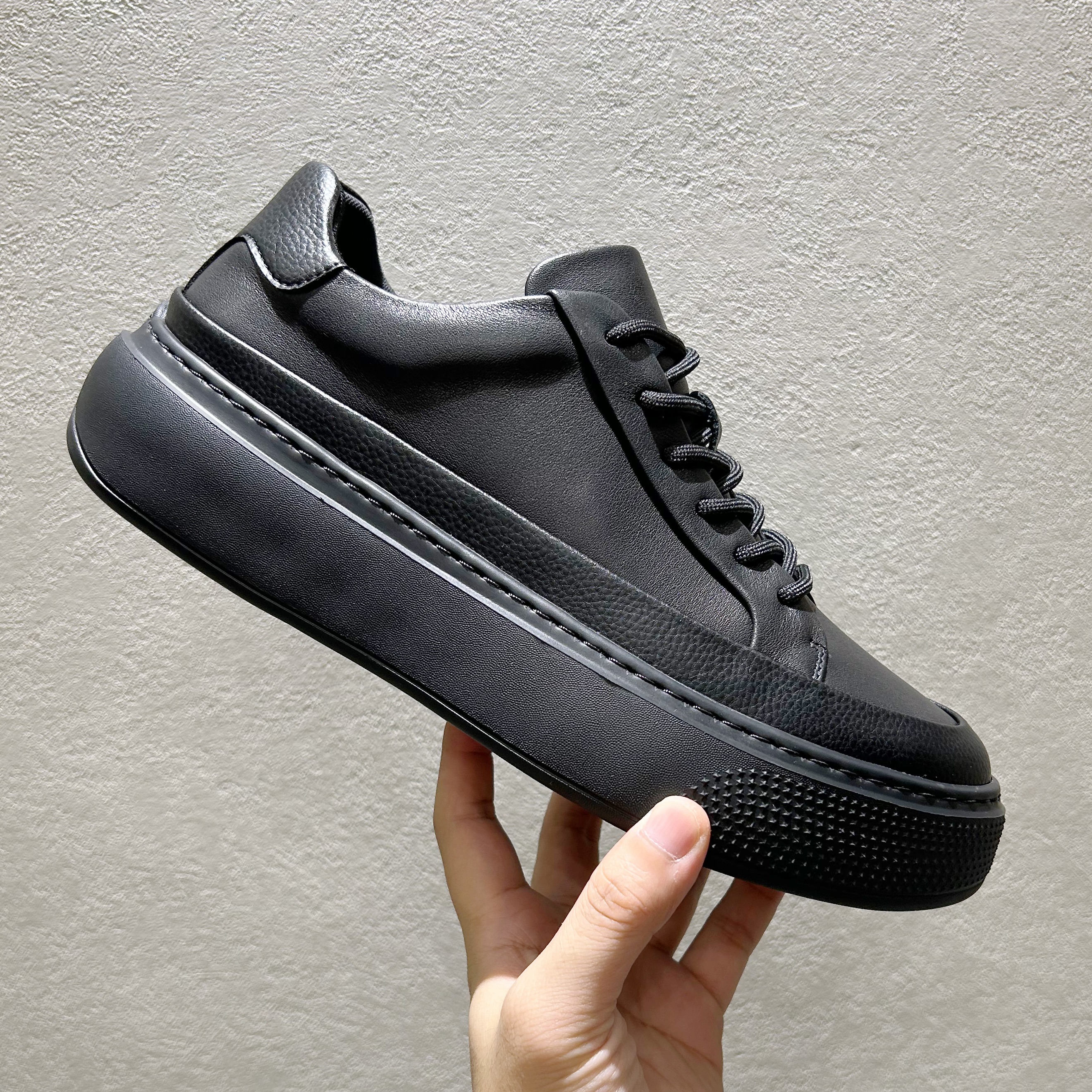 SHIKANGDA/石康达秋冬头层牛皮透气黑色运动板鞋软底工装鞋男超轻