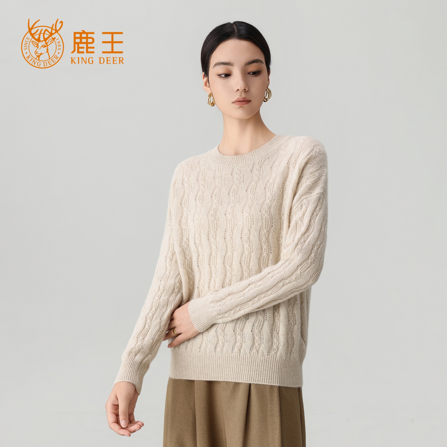 鹿王25秋冬新款女圆领100山羊绒镂空绞花宽松针织套衫 厚 3J9411