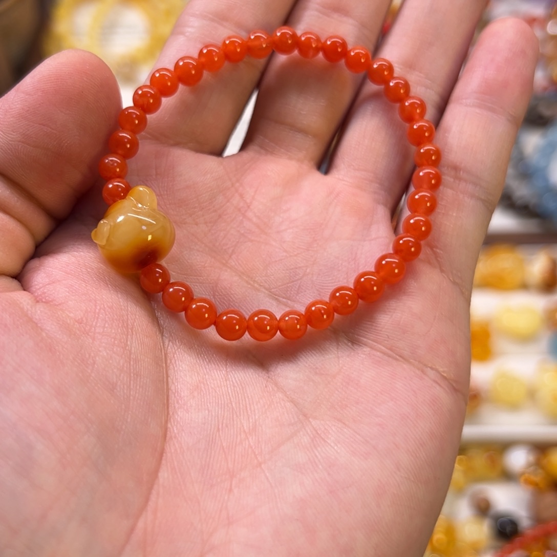 石膏制品长****?南南熊头红红手串