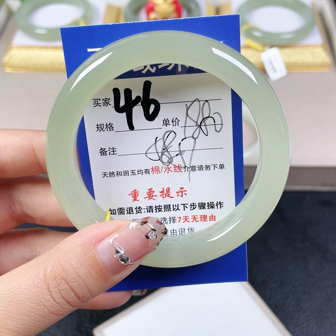 和田玉手镯未镶嵌