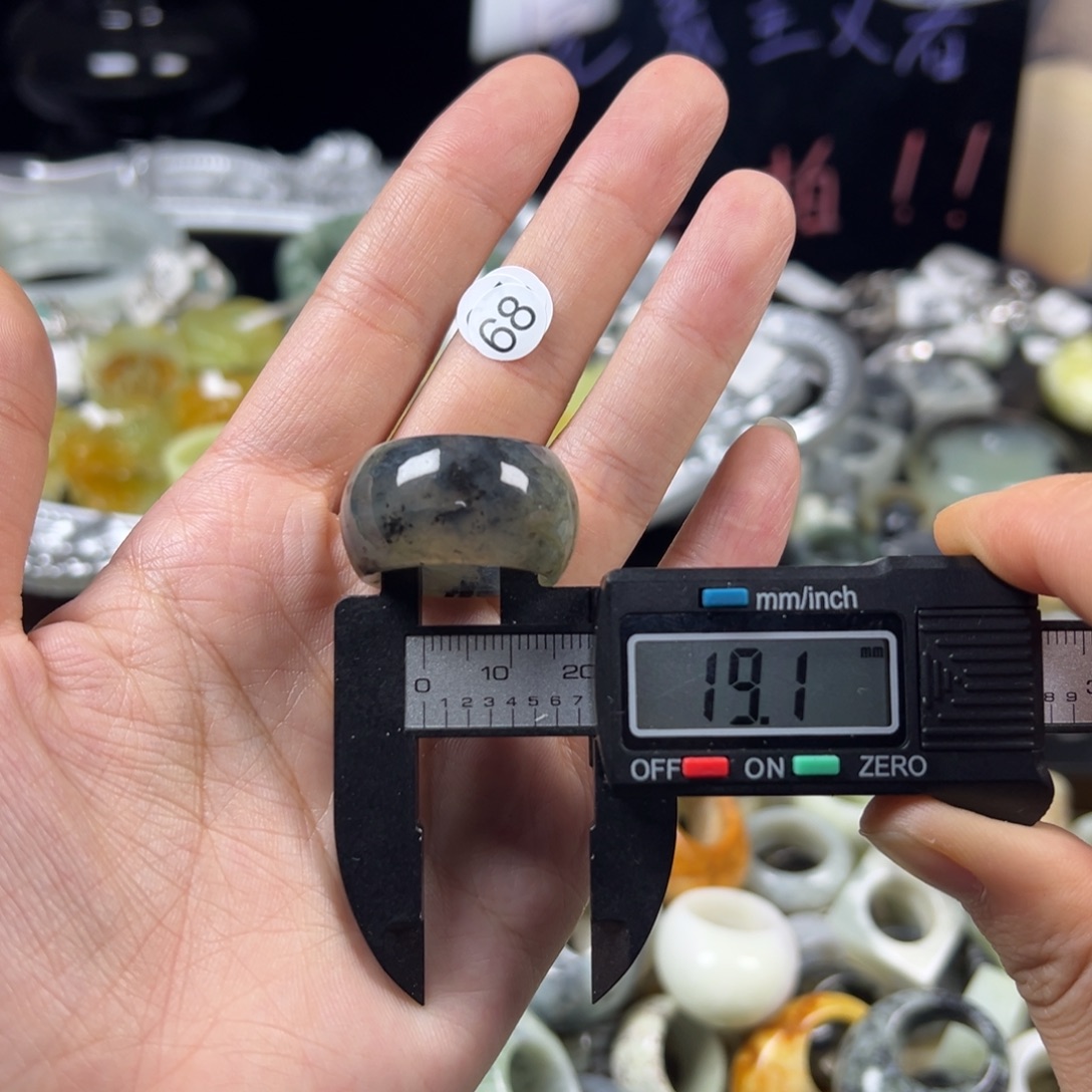 蛇纹石玉未镶嵌戒指