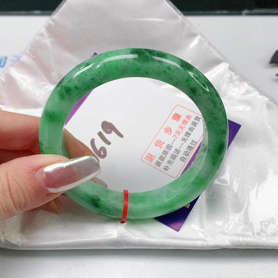 翡翠手镯未镶嵌翡翠手镯