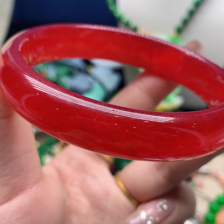 翡翠颈饰未镶嵌手镯