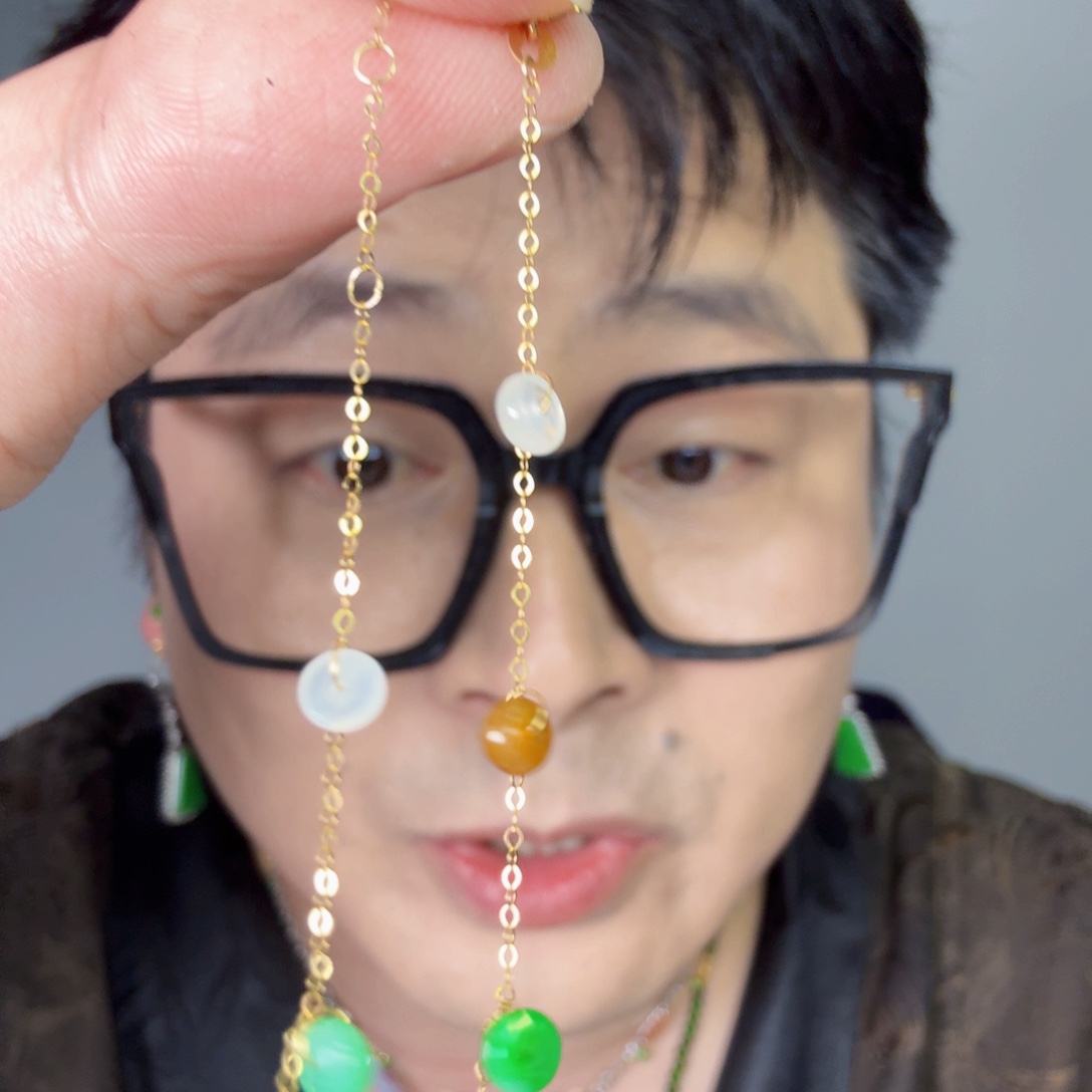 翡翠18K金镶嵌颈饰一件