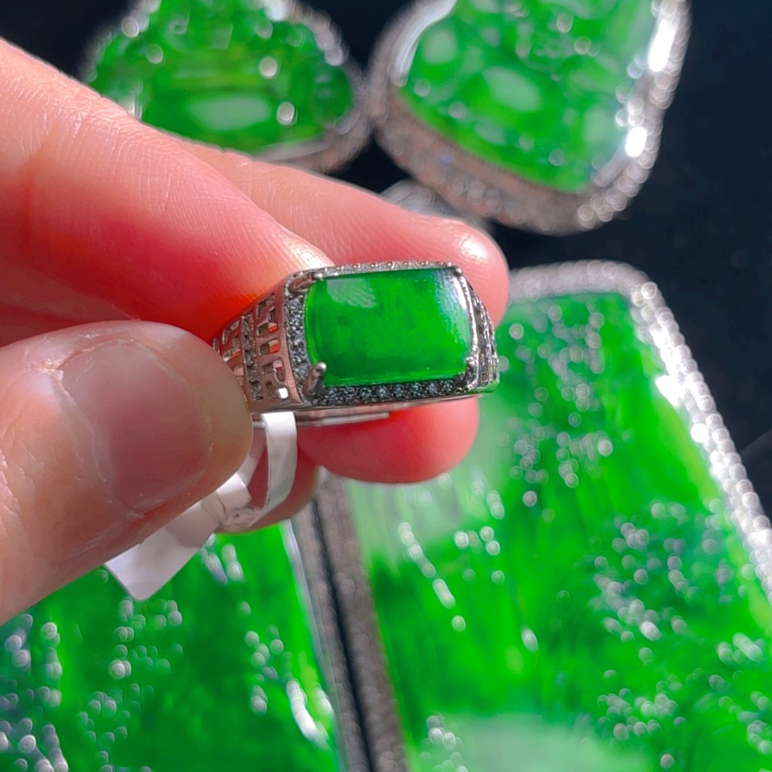 翡翠颈饰银S925镶嵌马鞍