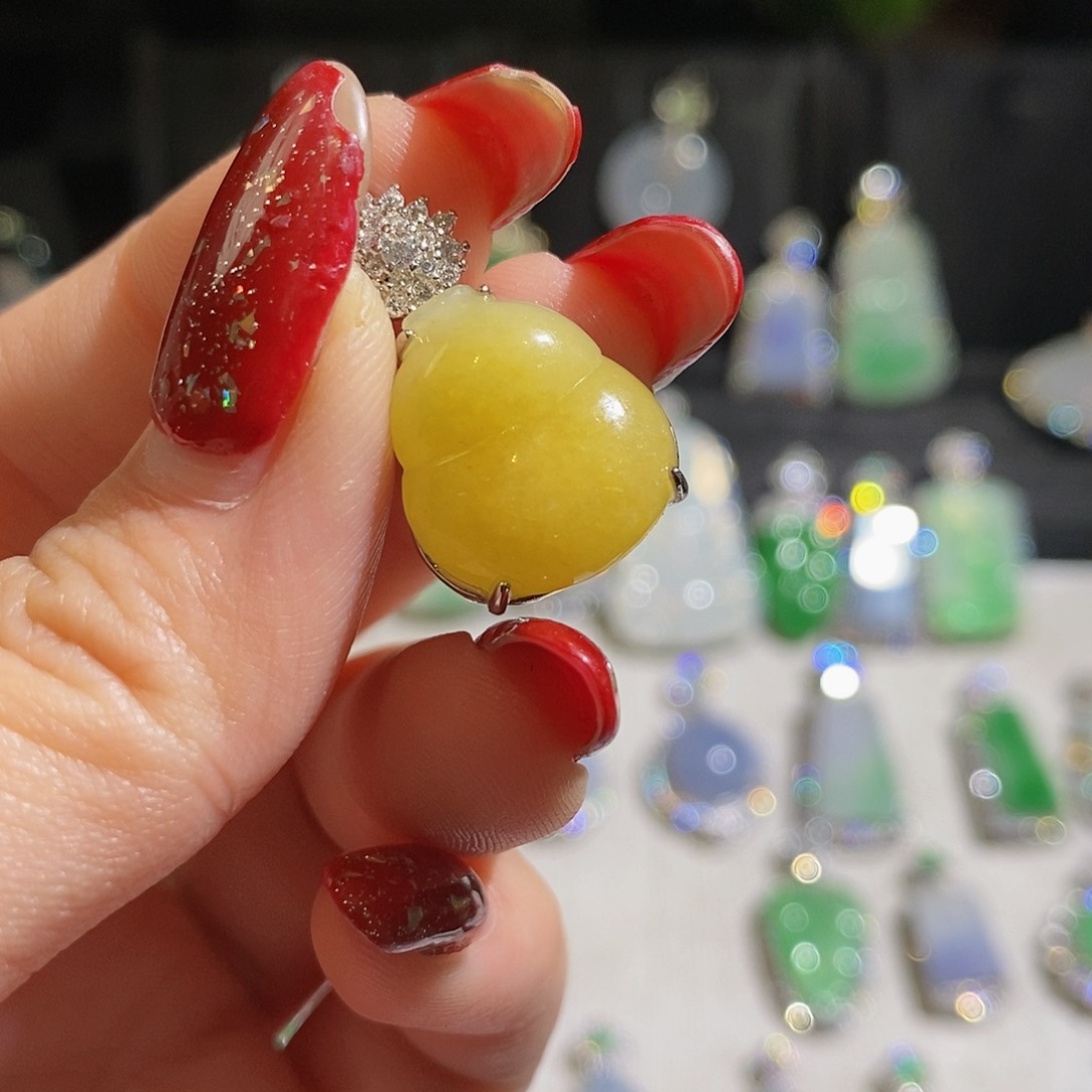 翡翠颈饰银S925镶嵌人****?天然翡翠