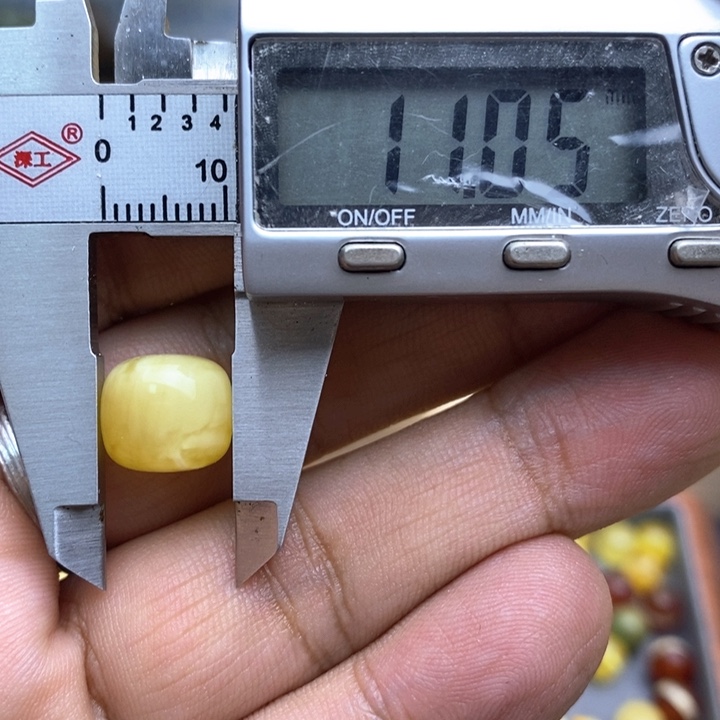 琥珀裸石未镶嵌4号11*9.9微瑕