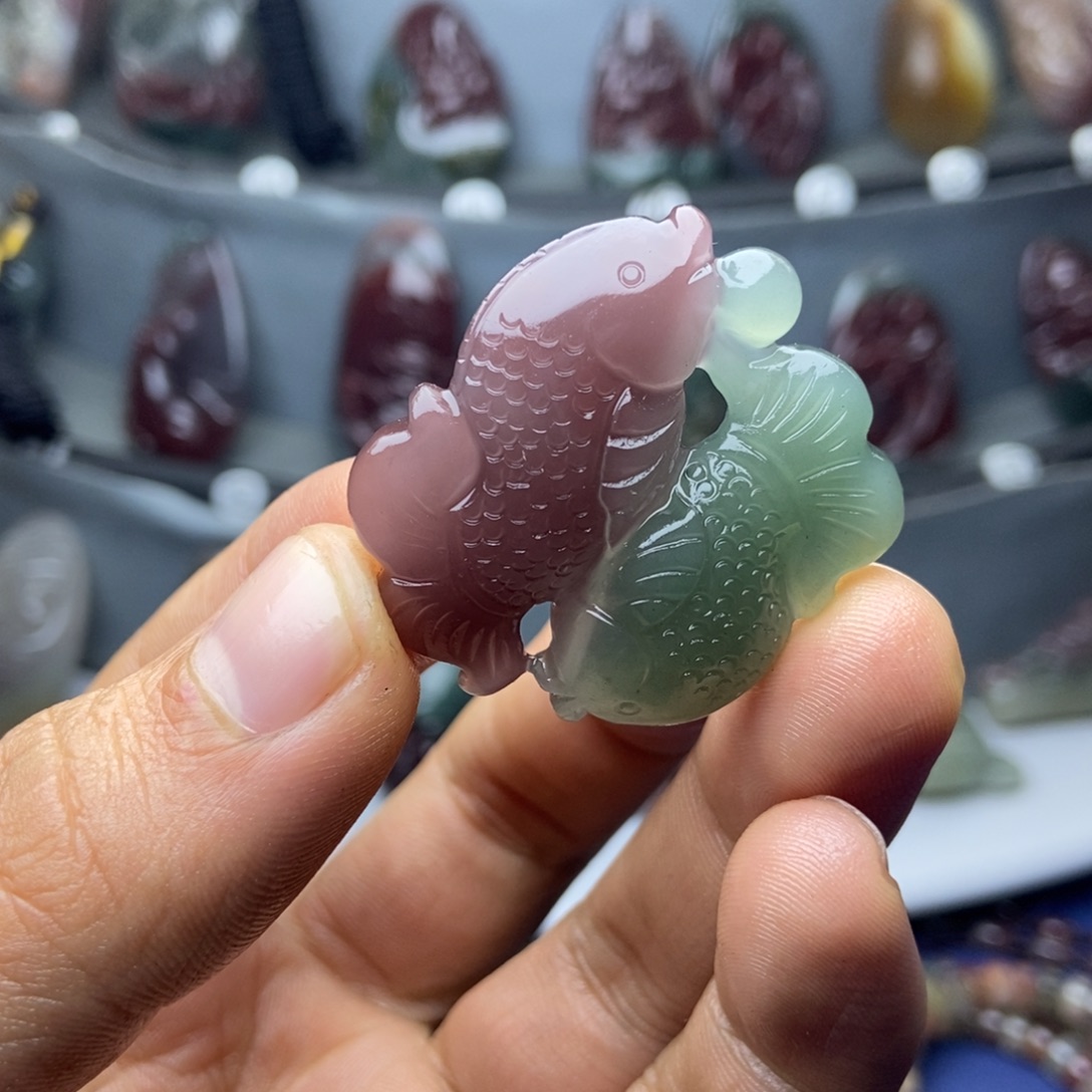 贫***农玛瑙/玉髓未镶嵌颈饰