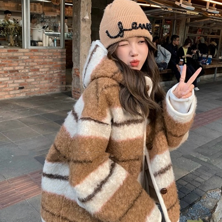 姝琦精选加厚减龄软糯羊羔绒连帽短外套