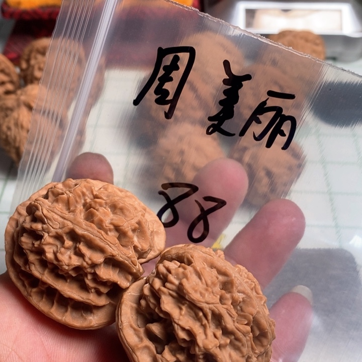 文玩核桃把件周**。核桃