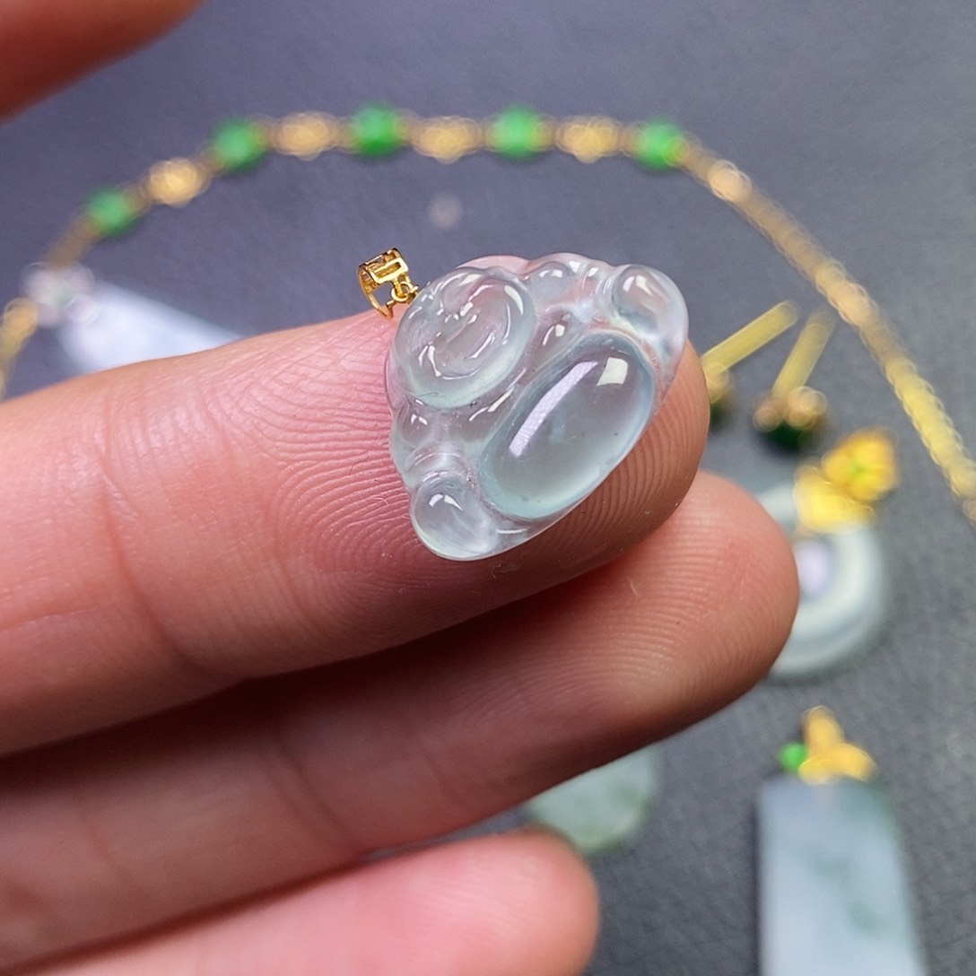 颈饰18K金镶嵌翡翠