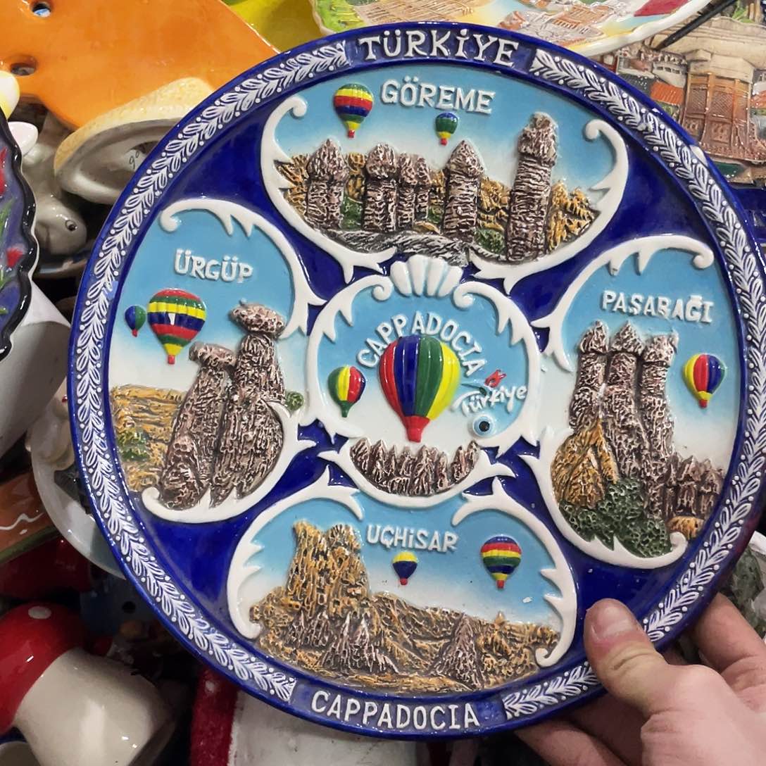 摆件  磕碰。 封釉。    m