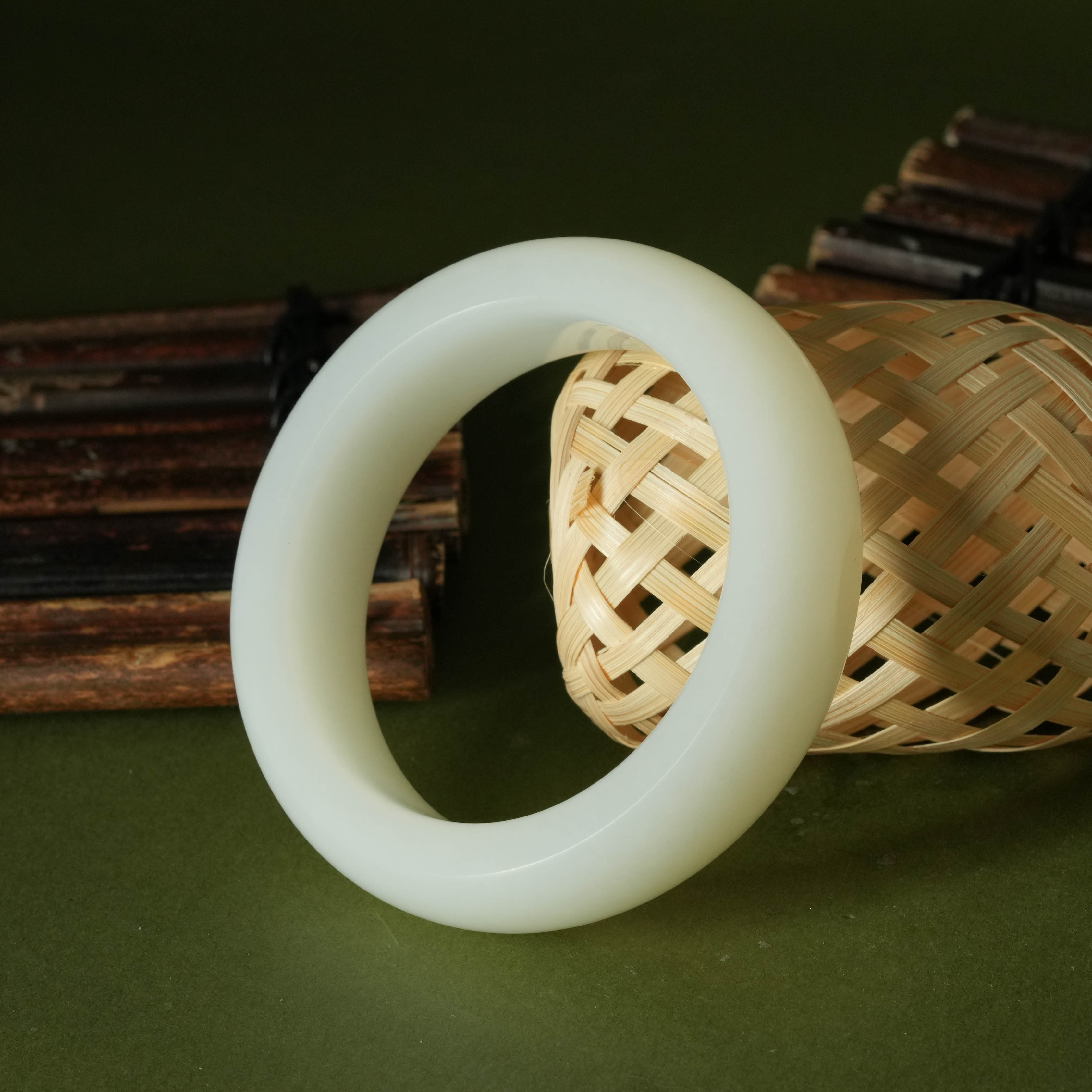 Y3951和田玉近羊脂白手镯-卡57