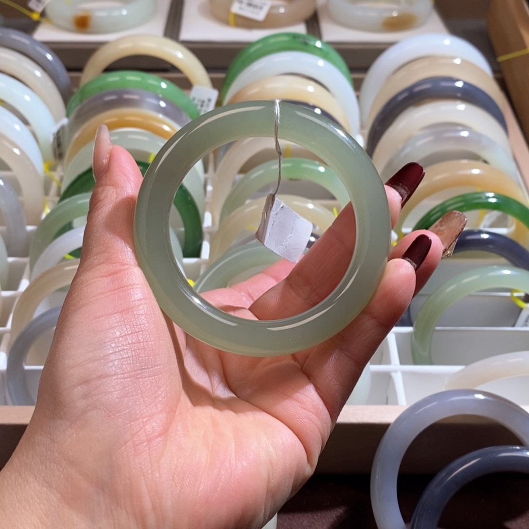 和田玉手镯未镶嵌别****道冰晴55.56