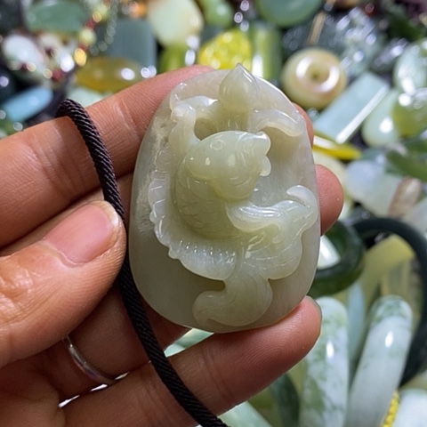 和田玉颈饰未镶嵌