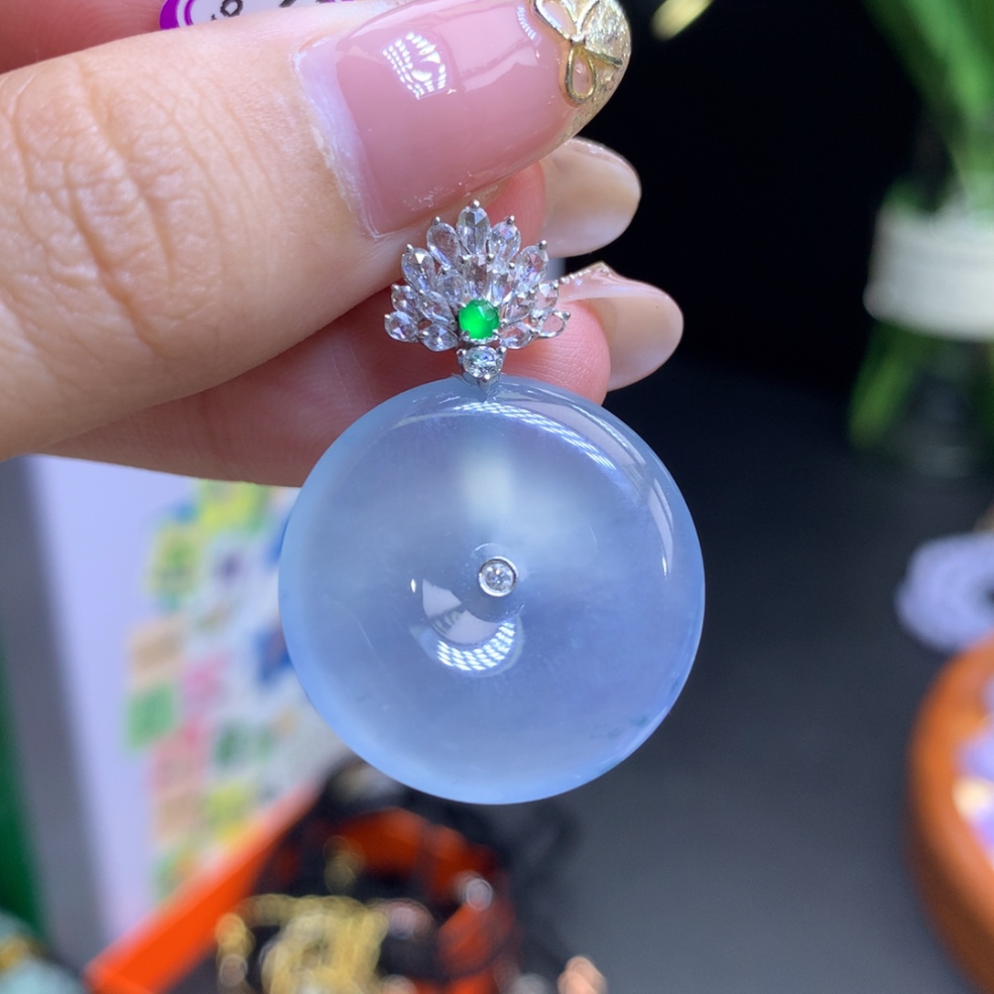 翡翠18K金镶嵌颈饰