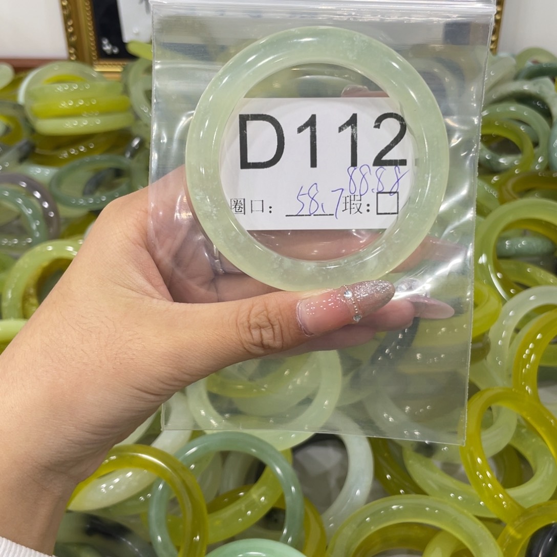 未镶嵌蛇纹石玉颈饰囍****呀