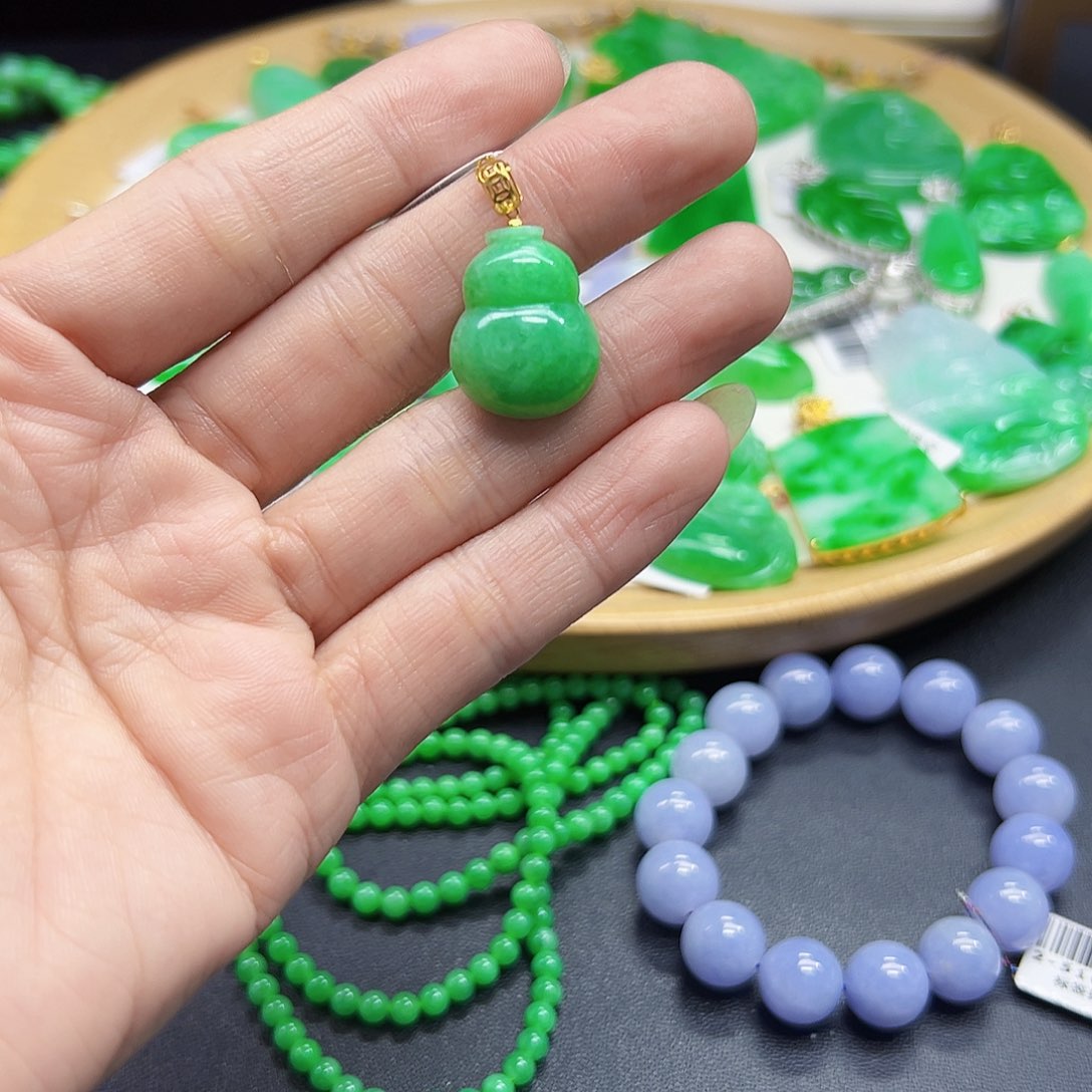 翡翠颈饰18K金镶嵌天然缅料A货一件