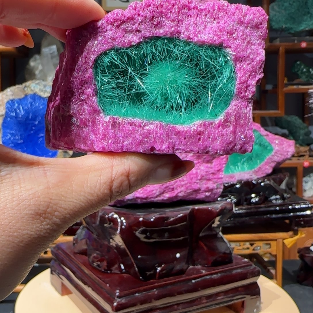 石材巴西红刚玉发晶共生