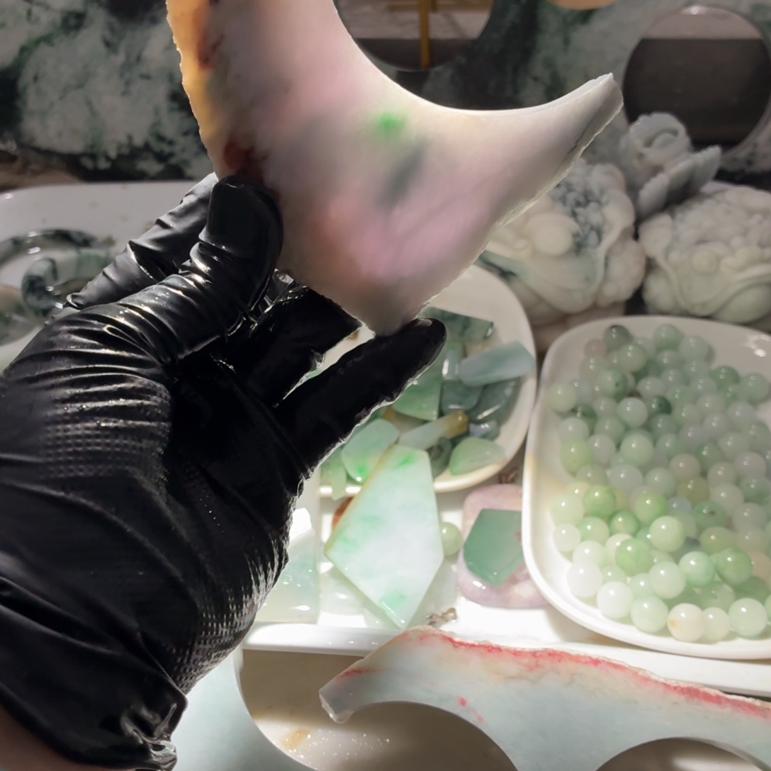 翡翠未镶嵌颈饰边角料