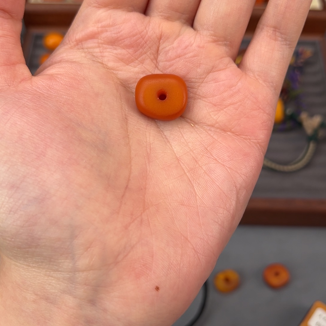 琥珀裸石未镶嵌满****月定制