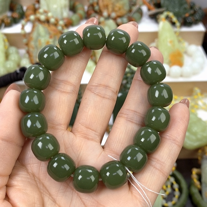 【闪购商品】透闪石质玉手串未镶嵌郑*