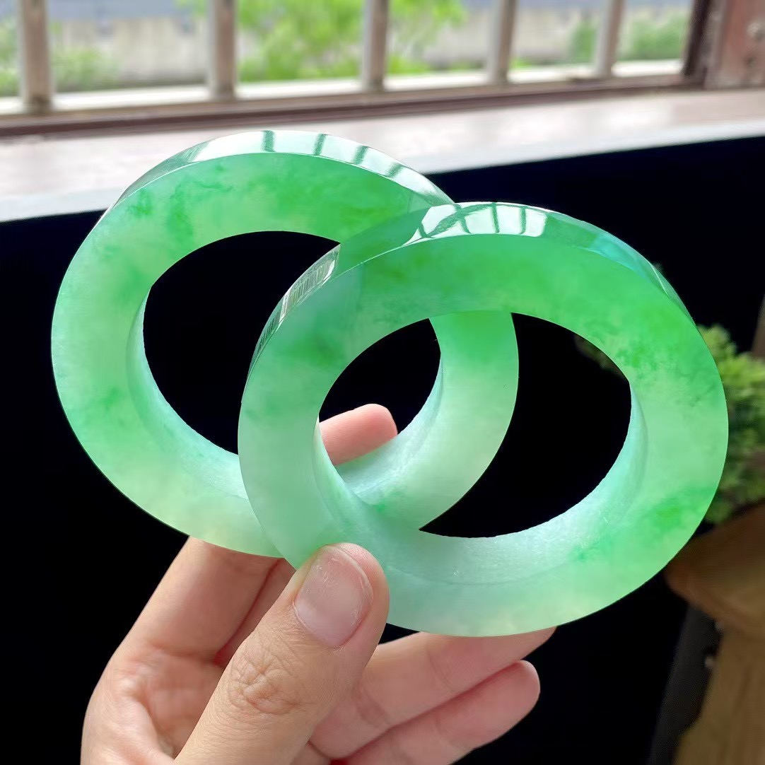 万辉腾翡翠珠宝手镯定制