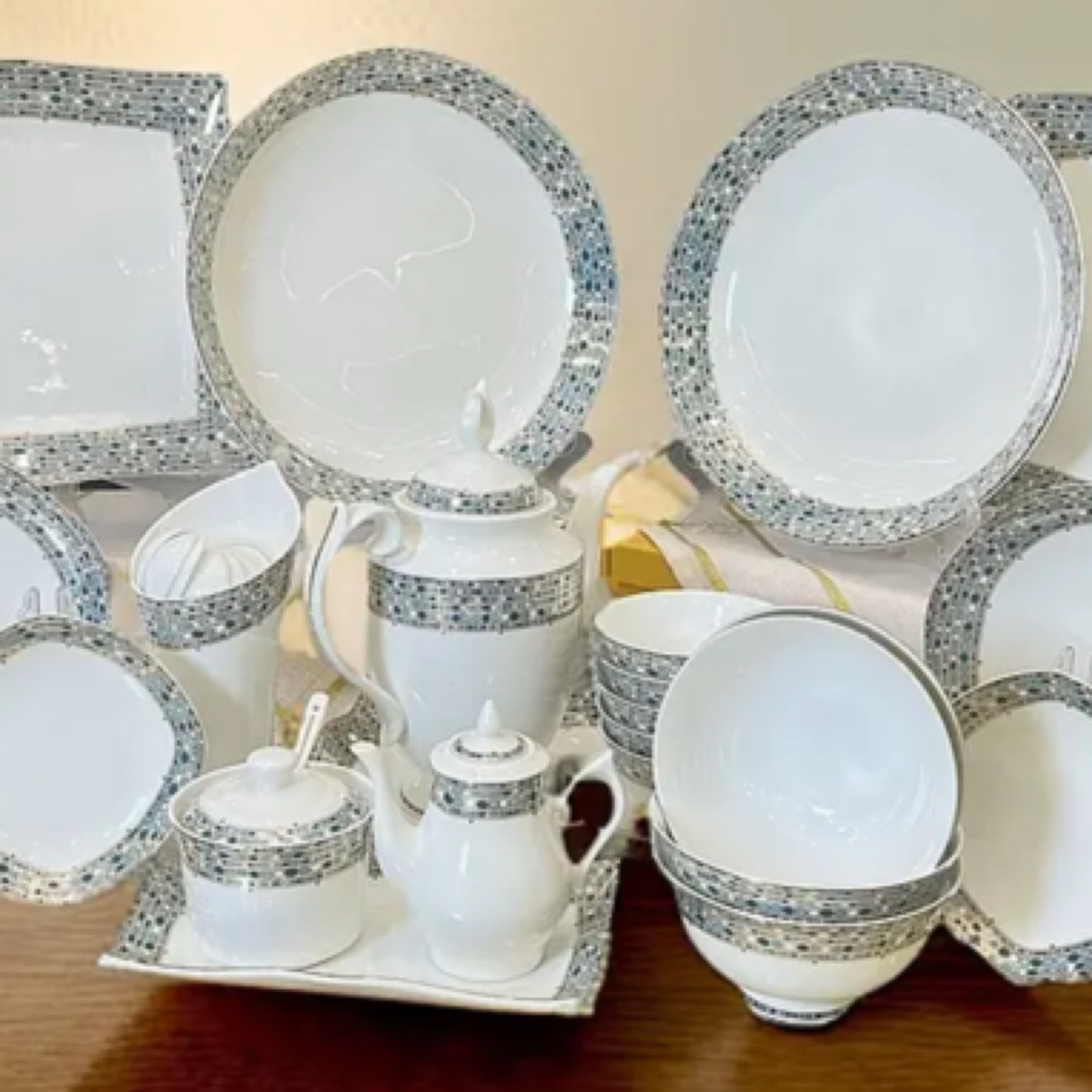 高档景德镇陶瓷白瓷中式金边简约餐具套装家用乔迁送礼碗碟组合