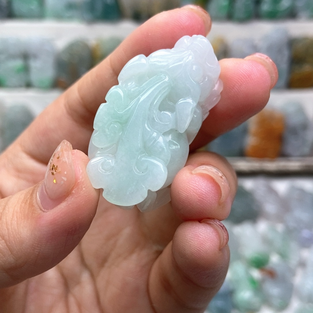 翡翠未镶嵌吊坠(赠链)
