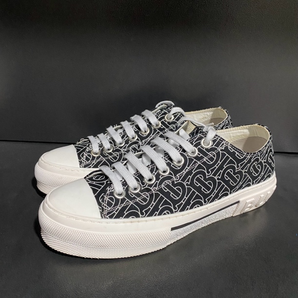 95新 BURBERRY/博柏利 41.5码/巴宝莉95新 低帮黑白TB满印