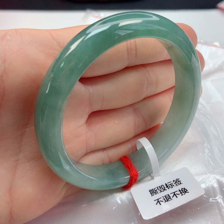 翡翠手镯未镶嵌54圈