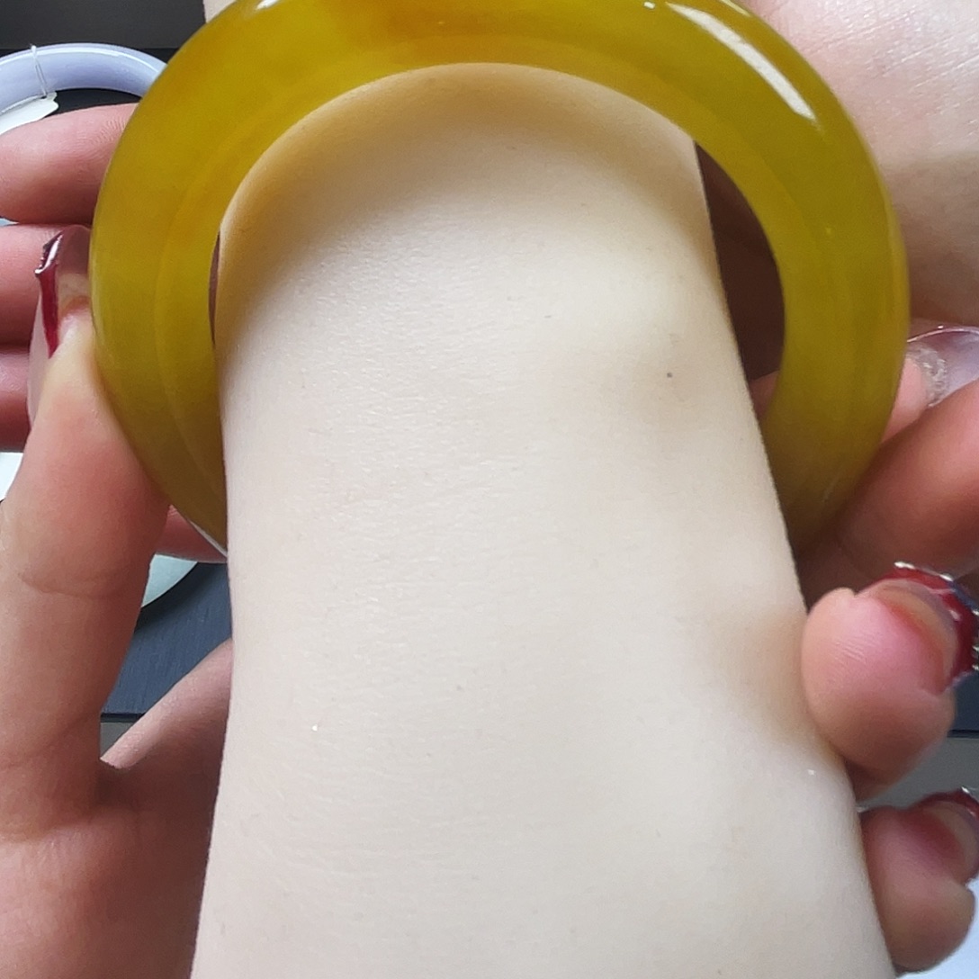 是****翡翠未镶嵌手镯库存拉满五排