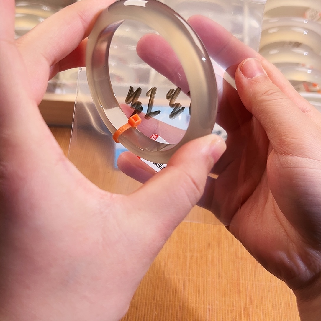 红***红玛瑙/玉髓未镶嵌手镯