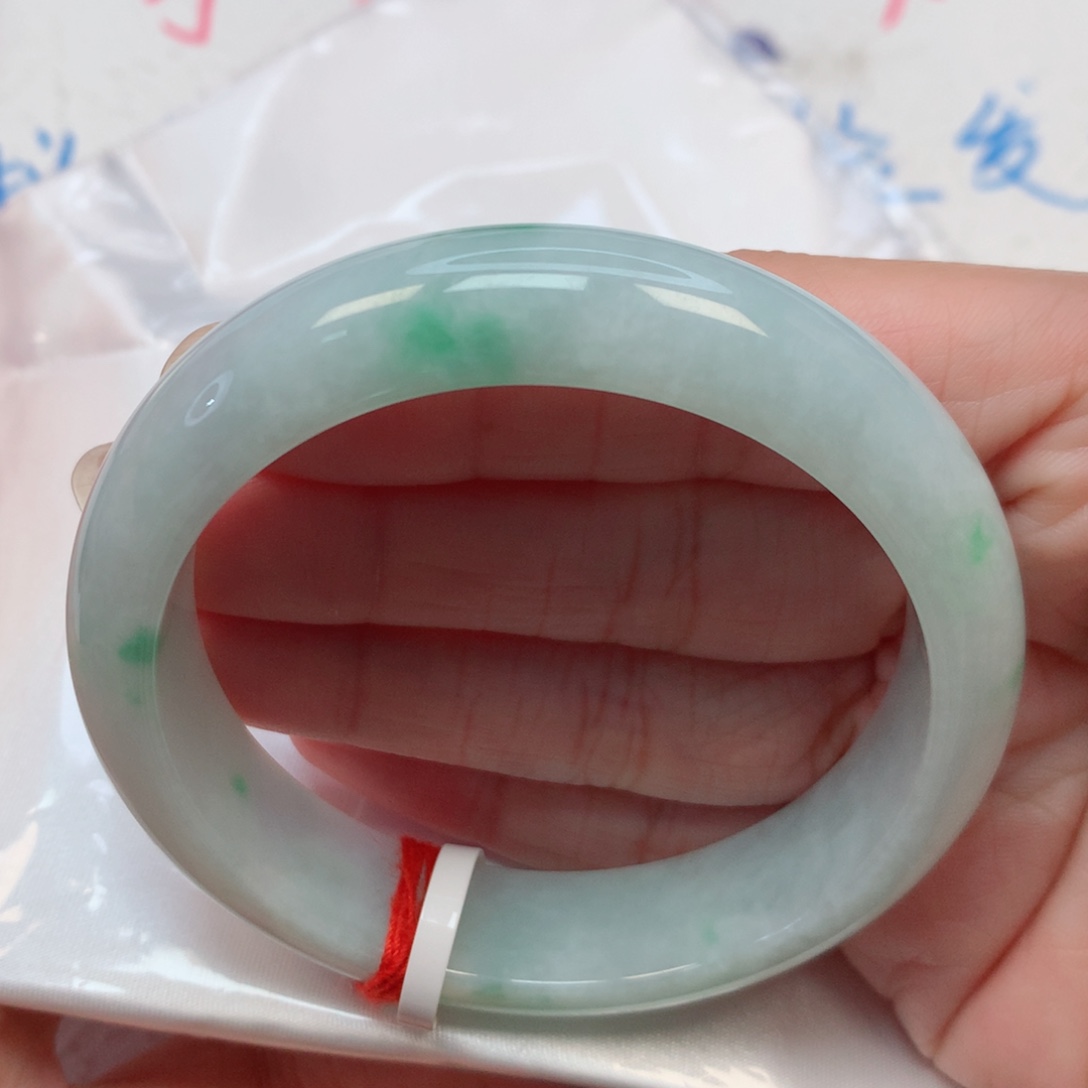 翡翠手镯未镶嵌56.8圈 淡晴底飘绿花带抹紫