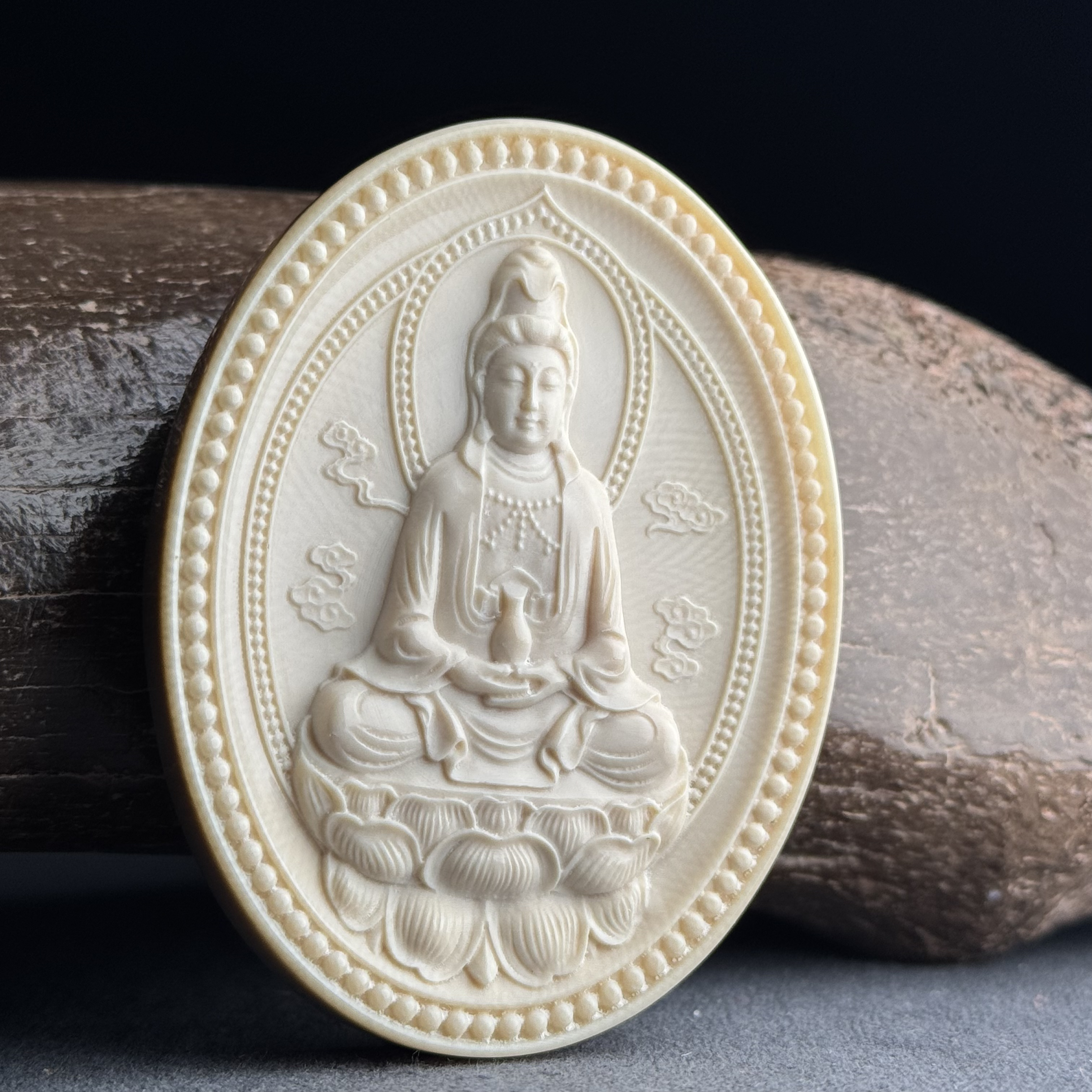 W1100天然猛犸牙 雕刻宝瓶观音牌50*66*10mm支持鉴定 假一罚四